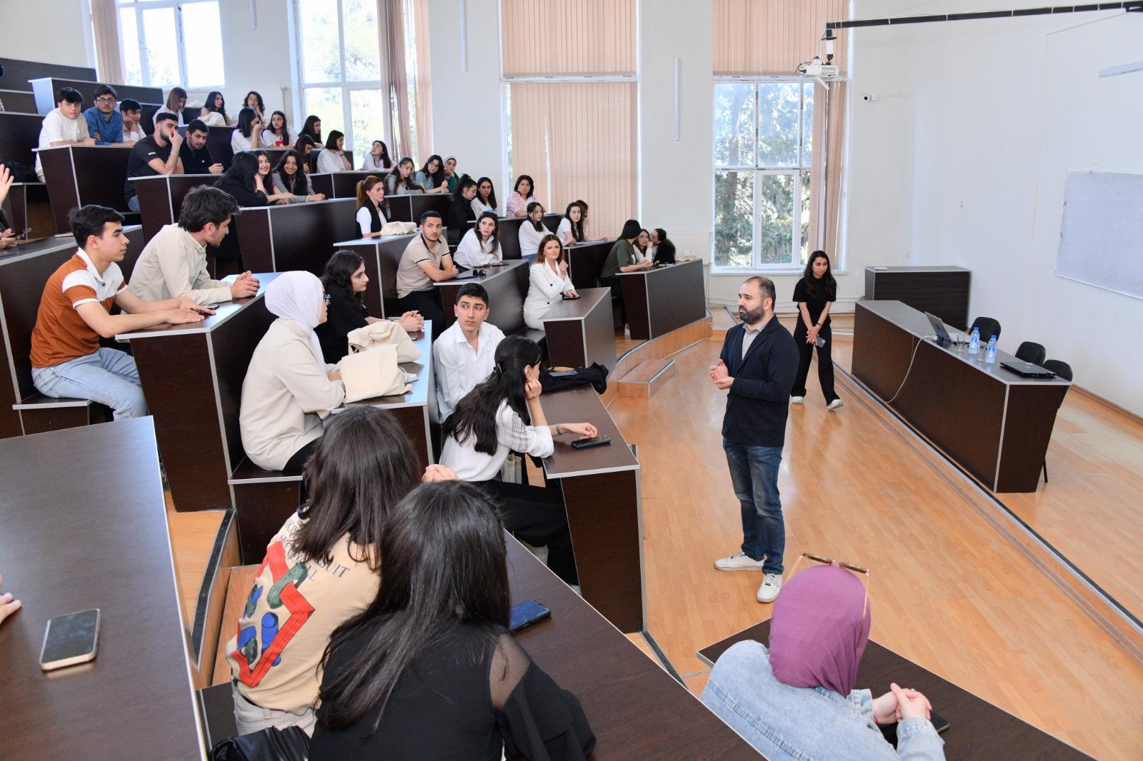 Gənclər və Tələbələr üçün